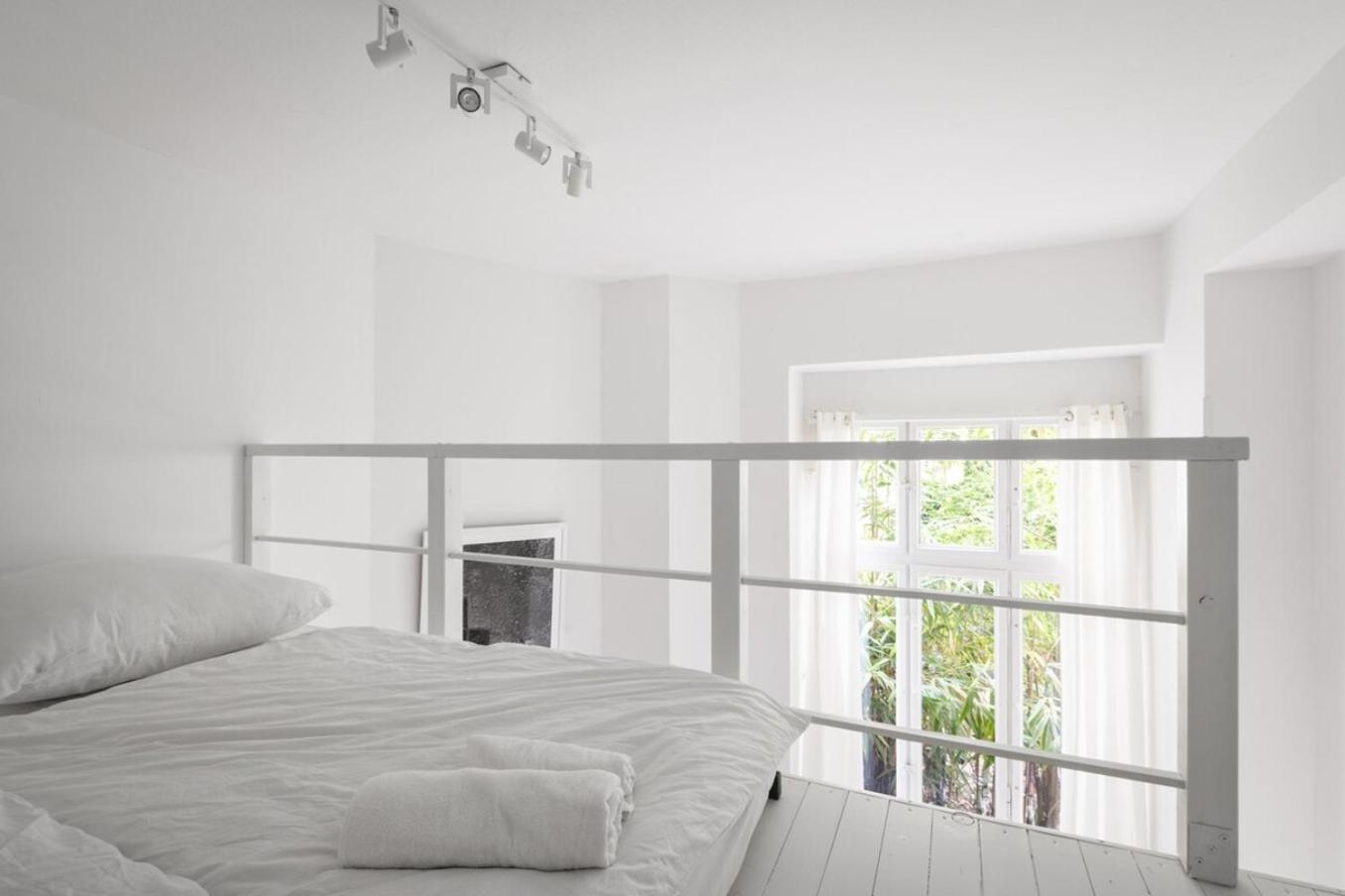 Apartament With Fireplace Near Underground