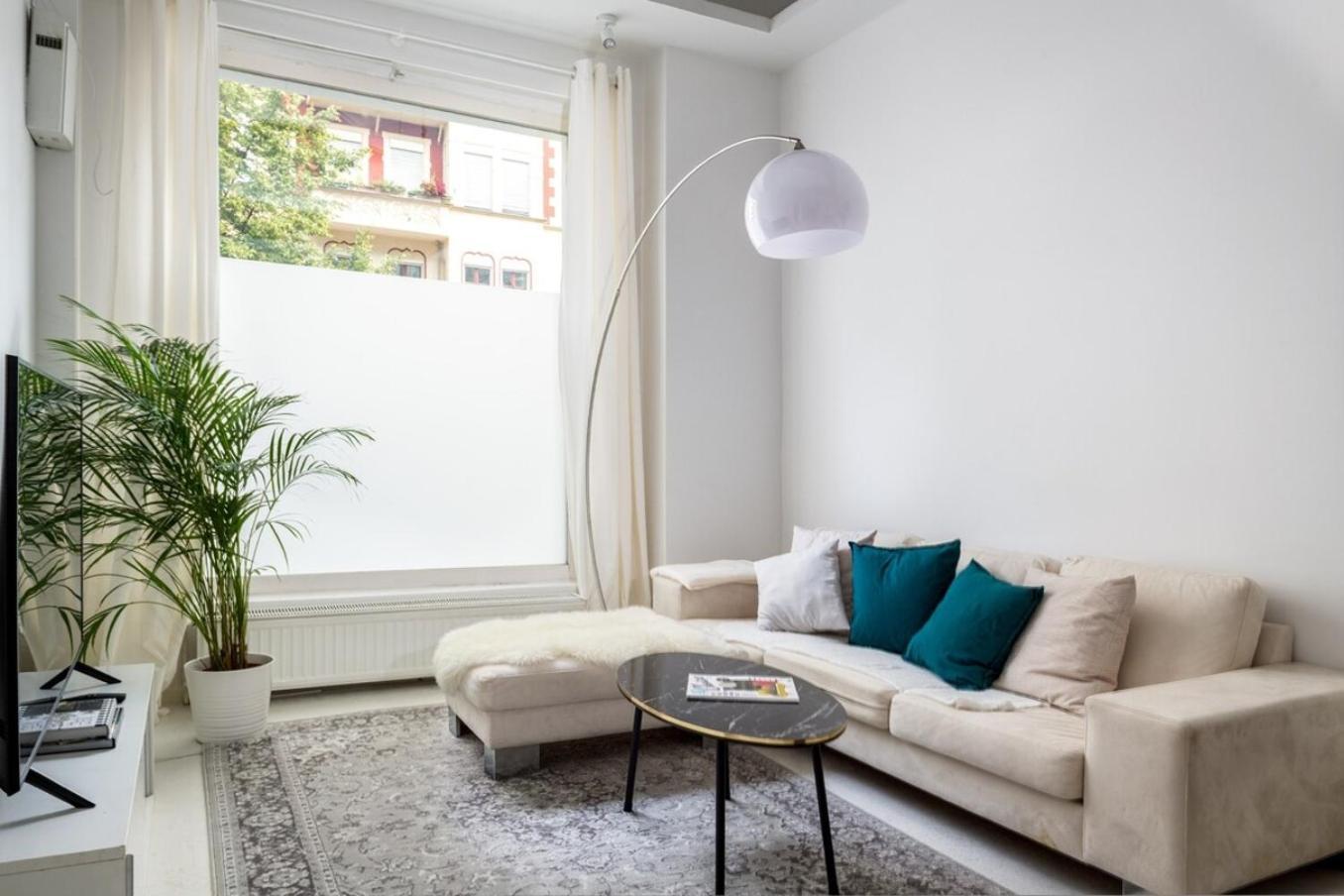 With Fireplace Near Underground Apartament Berlin