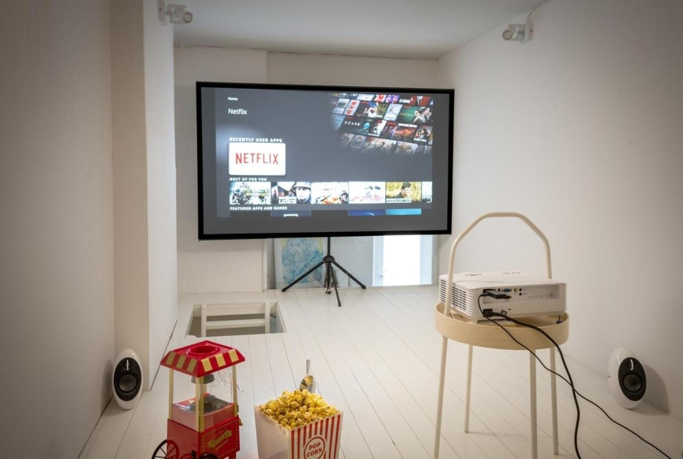 Apartament With Fireplace Near Underground