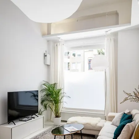 Central Home With Fireplace Near Underground Berlin Exterior photo